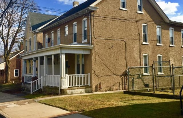 556 W WALNUT ST - 556 West Walnut Street, Pottstown, PA 19464