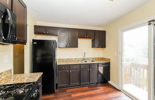 1307 Foxcroft Dr