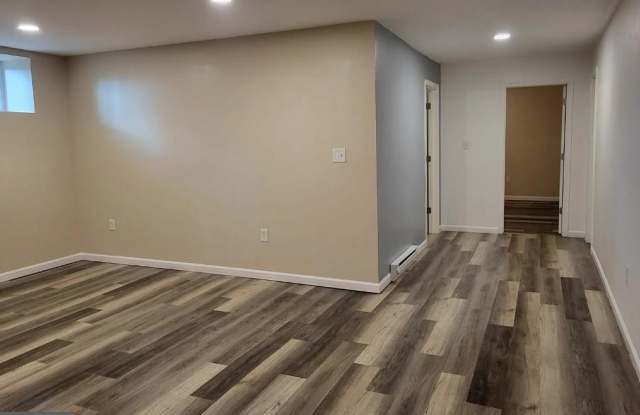 558 E LINCOLN Highway