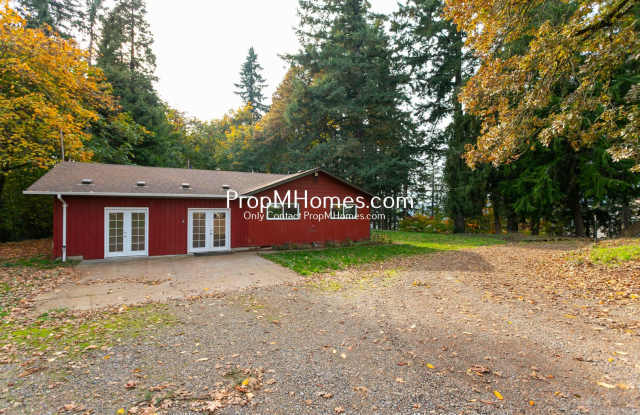 Photo of Private 20-Acre Retreat in Oregon City – Spacious 3-Bedroom Ranch! DEPOSIT SPECIAL