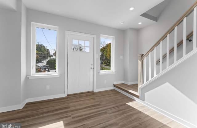 153 OLD LINCOLN Highway