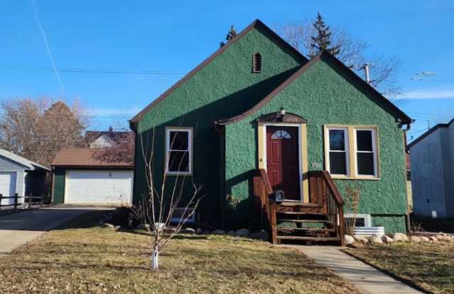 Photo of Cozy 3 bedroom 2 bathroom home