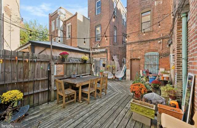 407-409 SOUTH Street unit: Floor 3