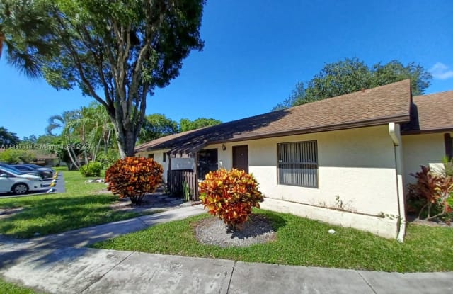 63 Vía De Casas Norte - 63 Vía De Casas Norte, Boynton Beach, FL 33426