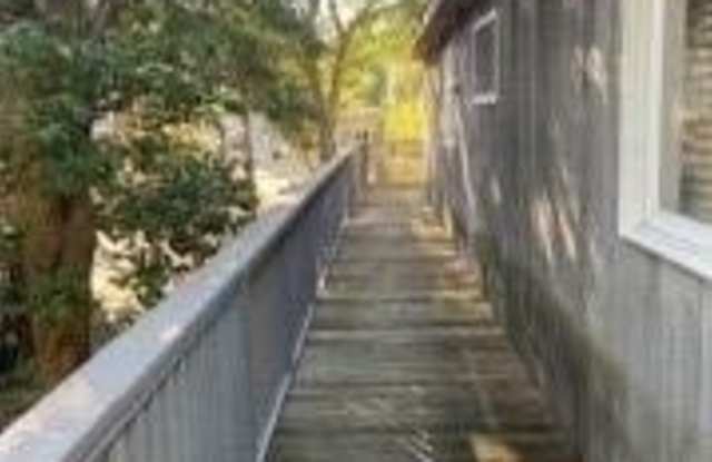270 Cottage Walk