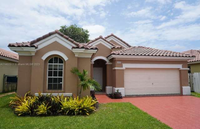 4949 SW 134th Ave