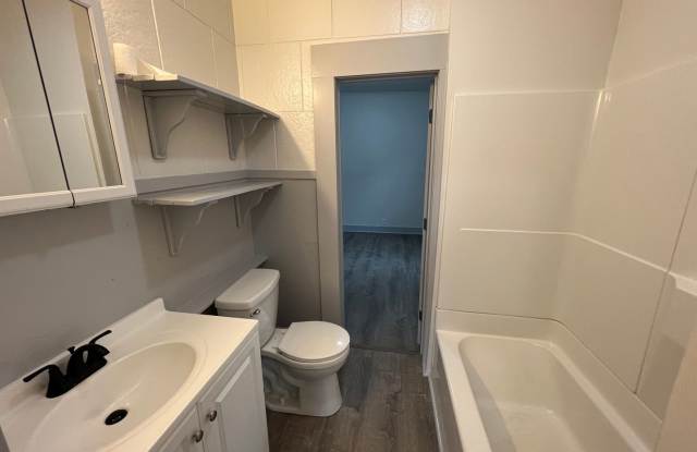 114 7th Ave s 2 Bed 1 Bath