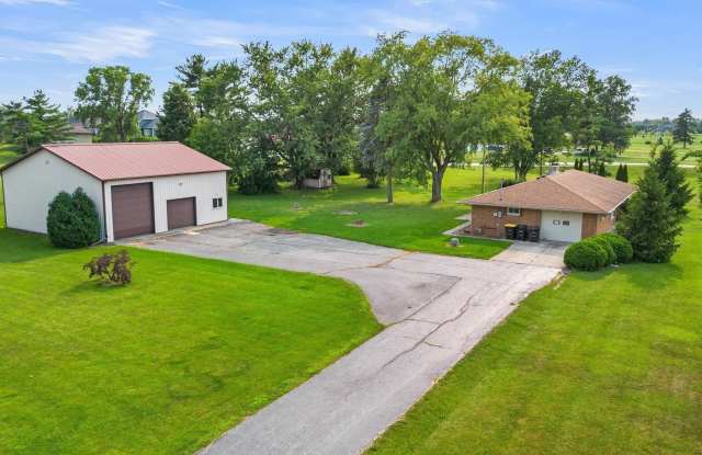 1114 E Goldspur Drive
