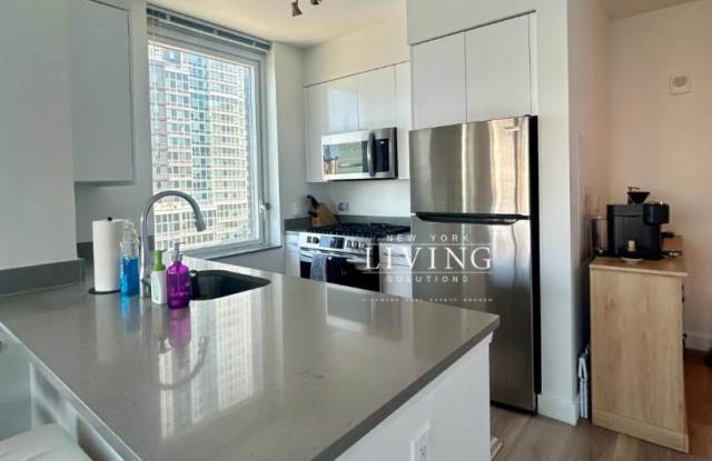 5241 Center BOULEVARD