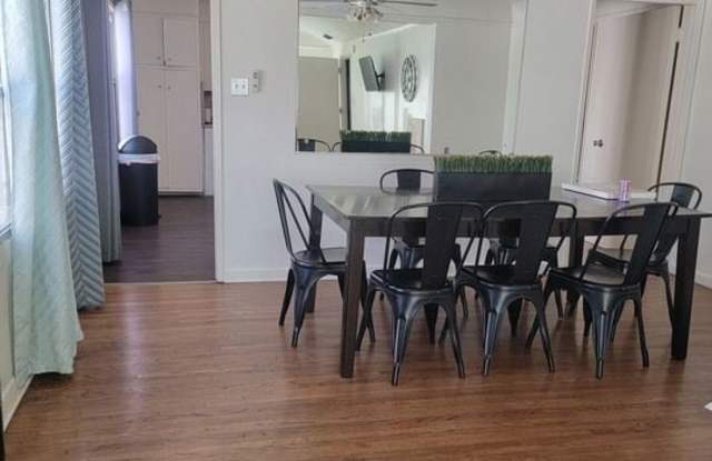 606 N Alta Vista Blvd