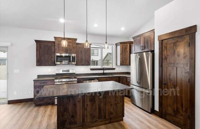 4046 Snowberry Avenue