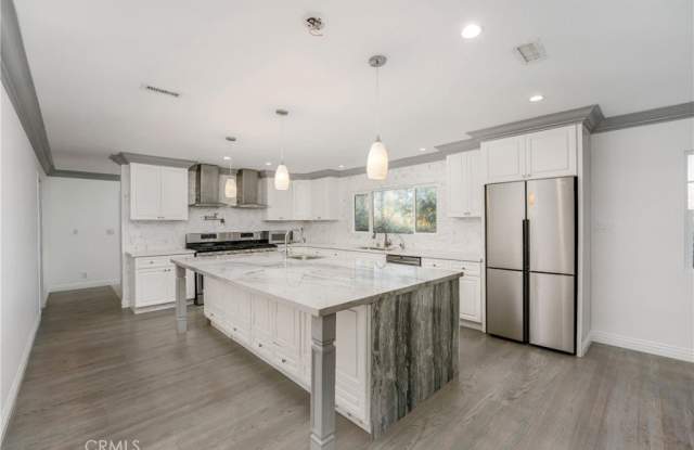 Photo of 6059 Vantage Avenue