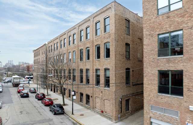 811 W Evergreen, LLC