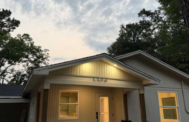 Photo of 7499 Pinehill Rd