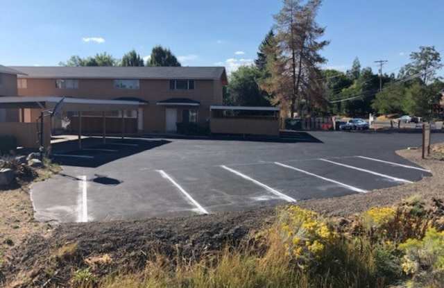 Middle unit in 8-plex complex