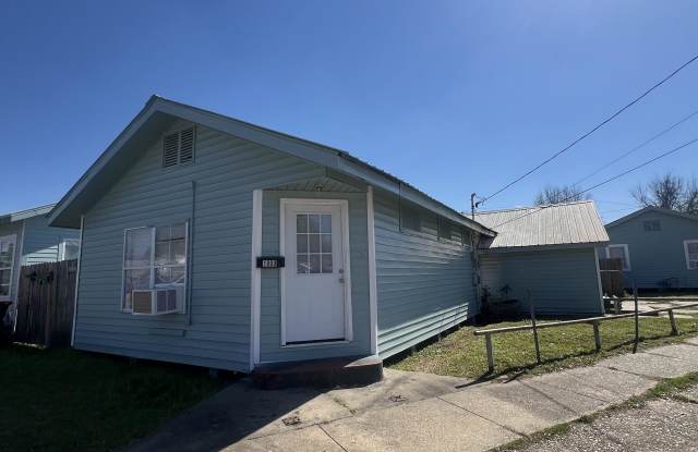 1000 East Simcoe Street