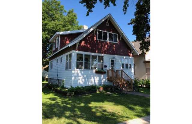 Photo of Huge 5 Bedroom Como House for Sept 2026!