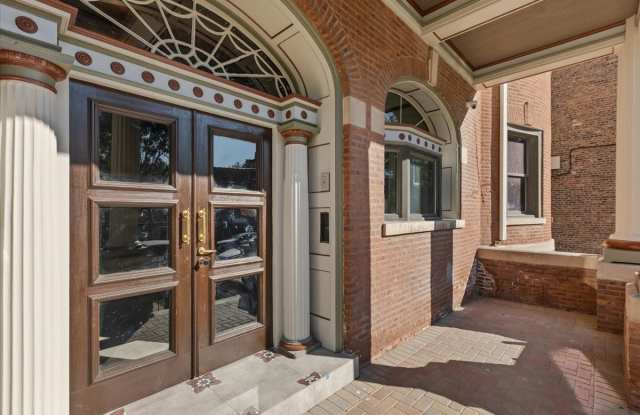 442-444 E 48th Street