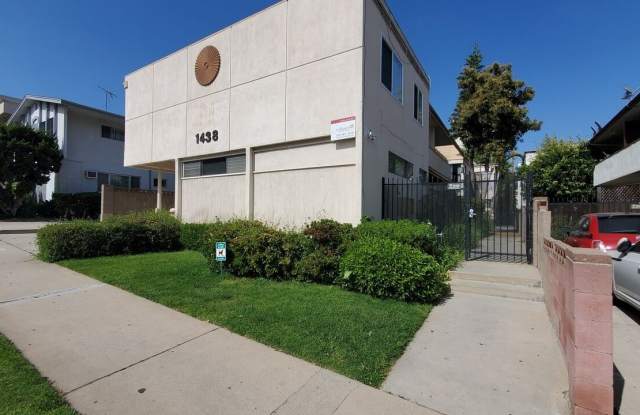 1438 S Barrington Ave unit: Apt 6