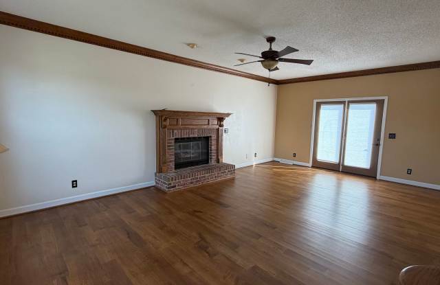Prime Location in Half Mile Lake, Greenville, SC