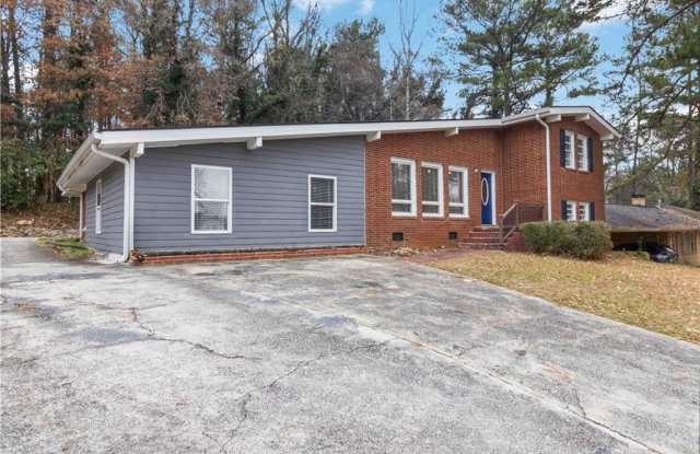 3035 Mclendon Circle NW