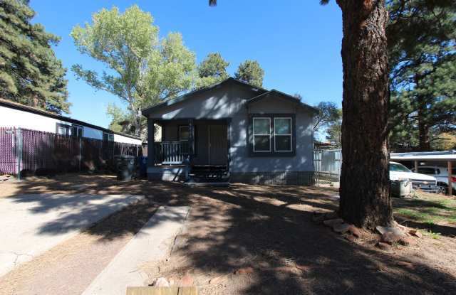 $500 Move-In Special! Charming 3-Bed Home in Christmas Tree Estates
