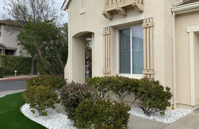 2201 South Donovan Way