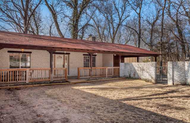 1741 N Walnut - 3 Bed, 2 Bath Home