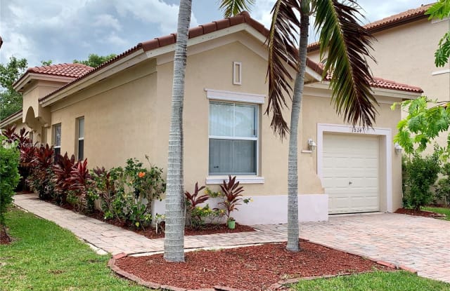 1024 NE 40th Rd - 1024 NE 40th Road, Homestead, FL 33033