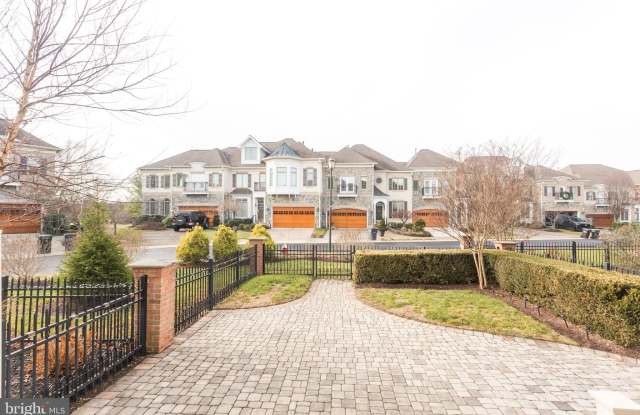 18353 FAIRWAY OAKS Square