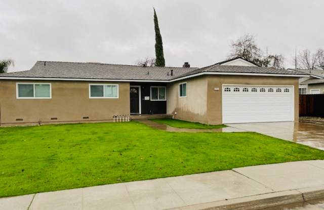 $2,295 Shaw  Fowler - 4 Bedroom Home - Rall Ave, Clovis, Zero Deposit- Ask Me How - 1711 Rall Avenue, Clovis, CA 93611