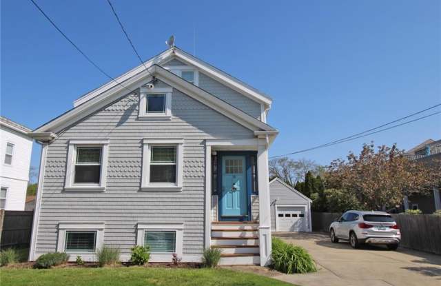 28 W Narragansett Avenue