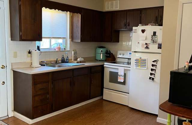 484 BRENTWOOD
