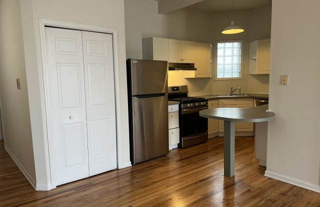 Photo of 900 North Ashland Avenue