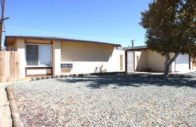Charming 2 Bedroom, 1 Bath in California City, CA!