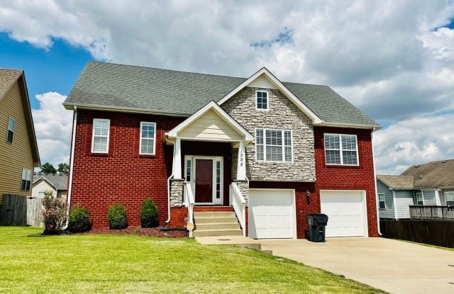 1595 Cobra Ln - 1595 Cobra Lane, Clarksville, TN 37042