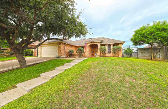 8705 Chris Ln - 8705 Chris Lane, Laredo, TX 78045