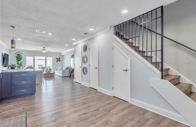 5172 COQUINA KEY DRIVE SE