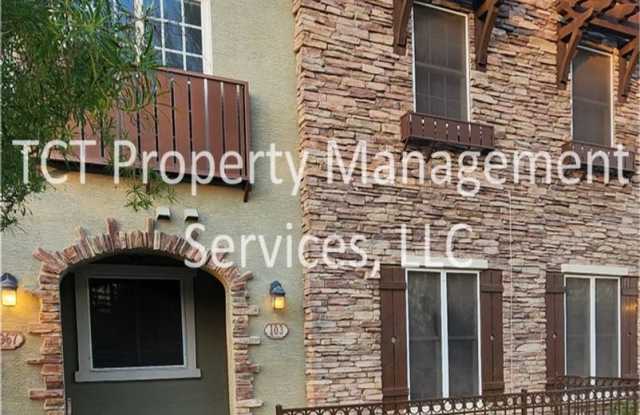 Beautiful 3 Bedroom Townhome Gated Gilbert Community!