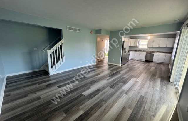 1131 East Lewis Street