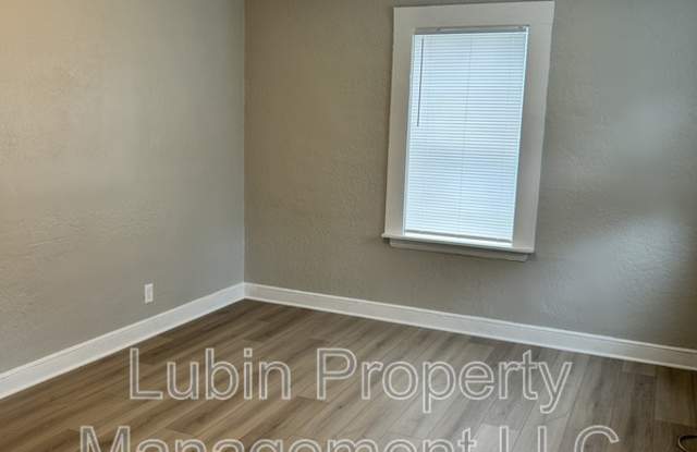 Photo of 2406 Forest Ave