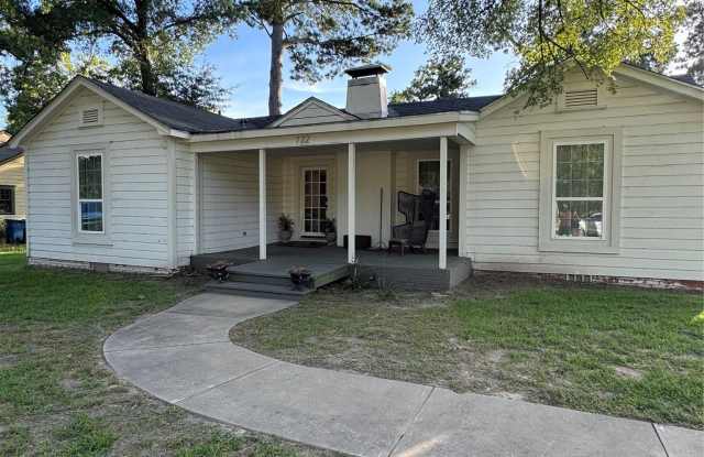 722 S Prairieville