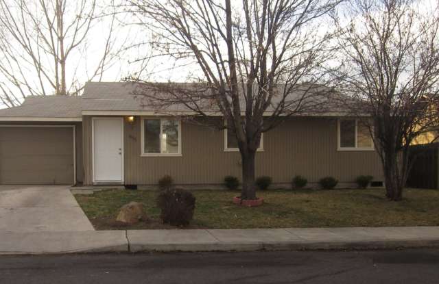 Photo of 3 Bedroom / 2 Bathroom House in Southwest Redmond Home