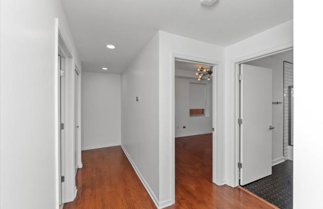 744 West Fullerton Avenue