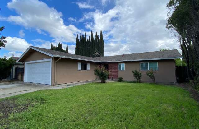 4 Bed, 2 Bath Home in North Stockton - 1130 Wrangler Circle, Stockton, CA 95210