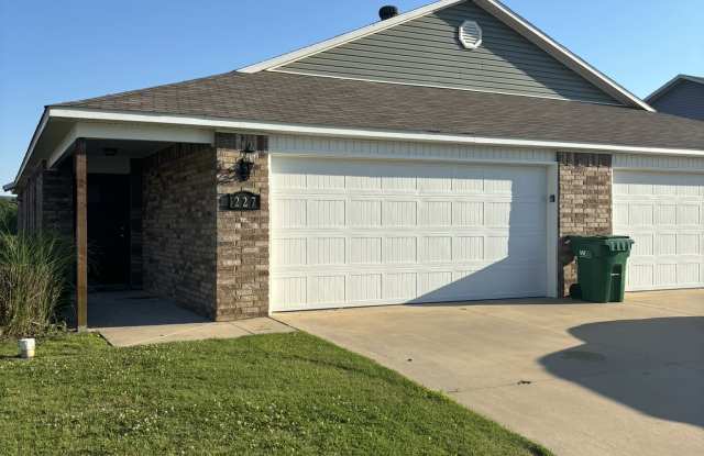 227 E Anabranch Court