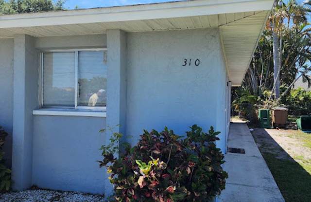 ***HOLIDAY SPECIAL NO RENT FOR DECEMBER*** - 2 Bedroom 2 Bath Home Fenced Backyard!! Cape Coral!