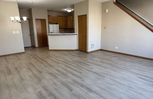 273 Springbrook Trail S