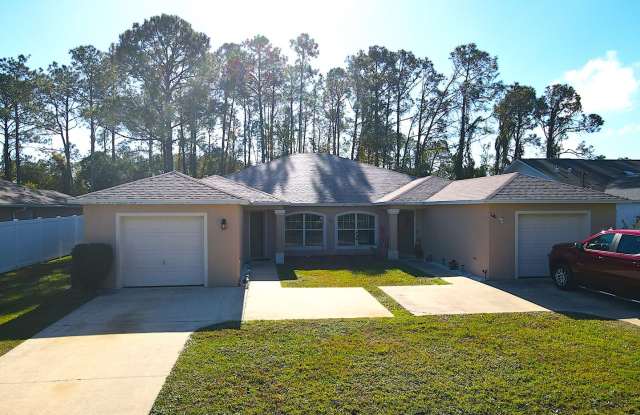 Roomy 3 bed 2 bath Duplex Home for Rent in Palm Coast!