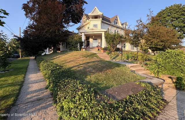 1702 Penn Avenue